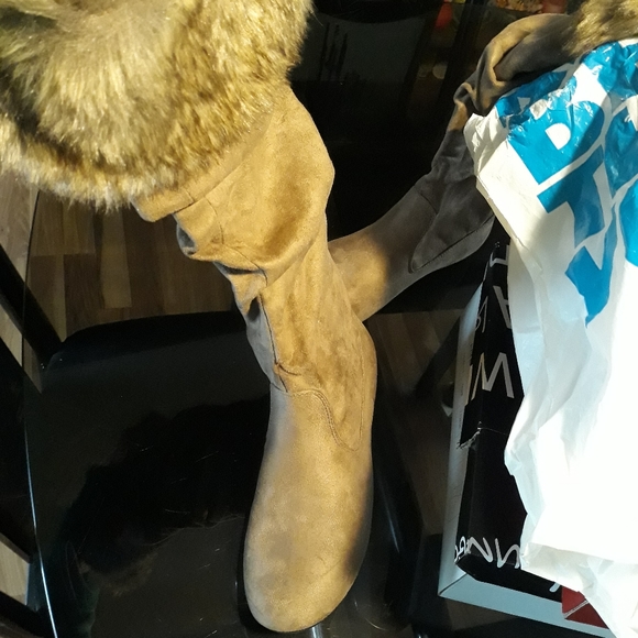 Suede boots with fur top, 7 1/2 - Picture 1 of 2
